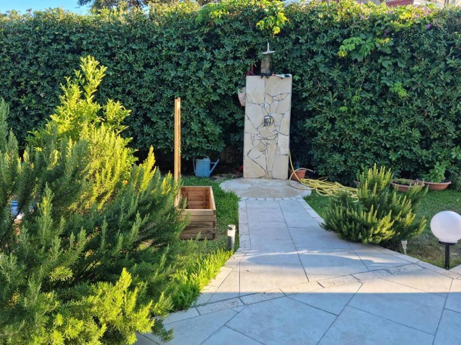 Villa Tea, Residenza Incantevole Con Giardino . Flumini di Quartu Esterno foto
